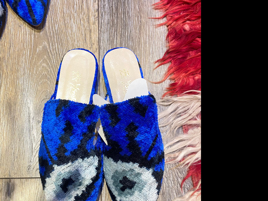 Ikat Slipper