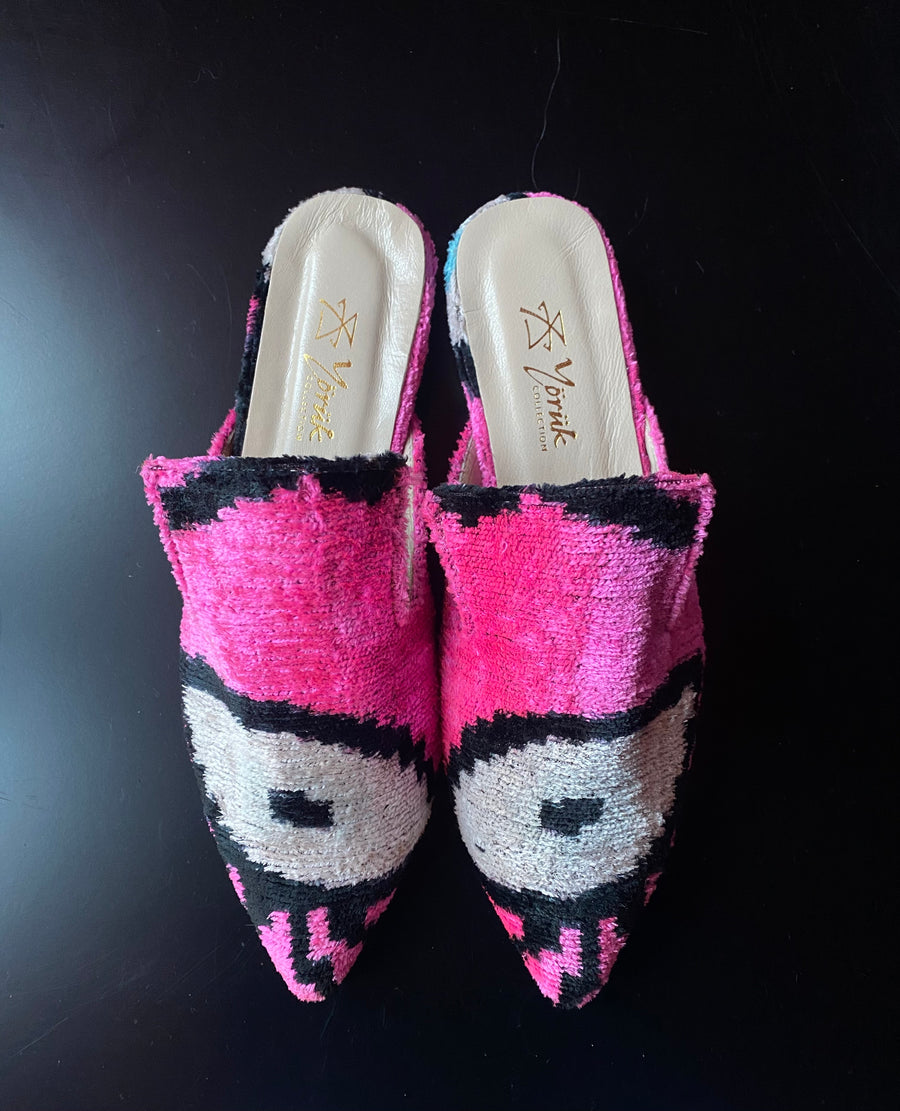 Ikat Slipper