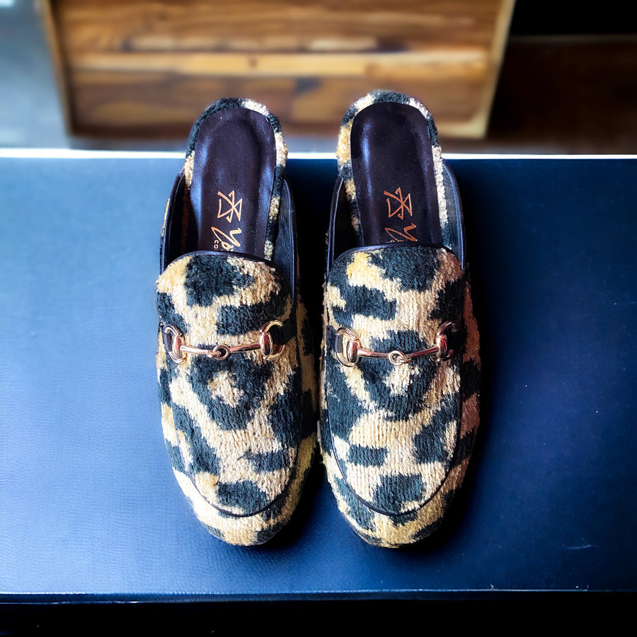 Ikat Slipper